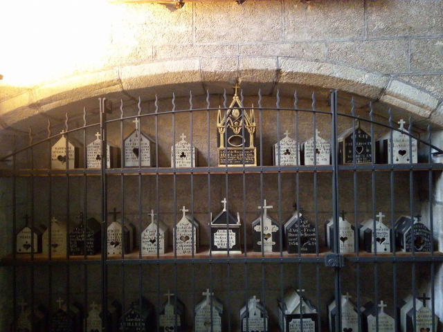 The Shelves of the Night (Le Mensole della Notte) - Saint-Pol-de-Léon | Secret World Trip Planner