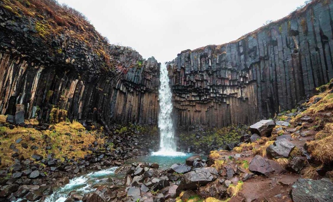 Skaftafell Park | Der atemberaubende Wasserfall Svartifoss — 8