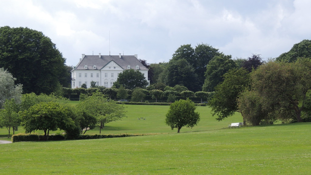 Marselisborg Slot und Frau Tilly - Aarhus | Secret World Trip Planner