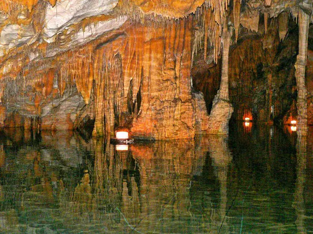 Le grotte di Diros: un paese delle meraviglie sotterraneo nel Peloponneso — Pyrgos Dirou