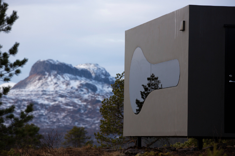 Birdbox on the Norwegian fjords — Hafstadstølsvegen 517