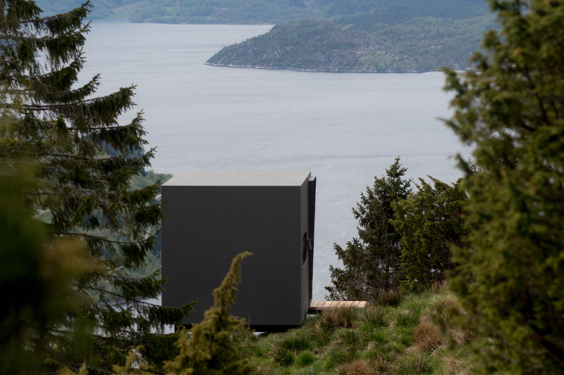 Birdbox on the Norwegian fjords - Hafstadstølsvegen 517 | Secret World Trip Planner