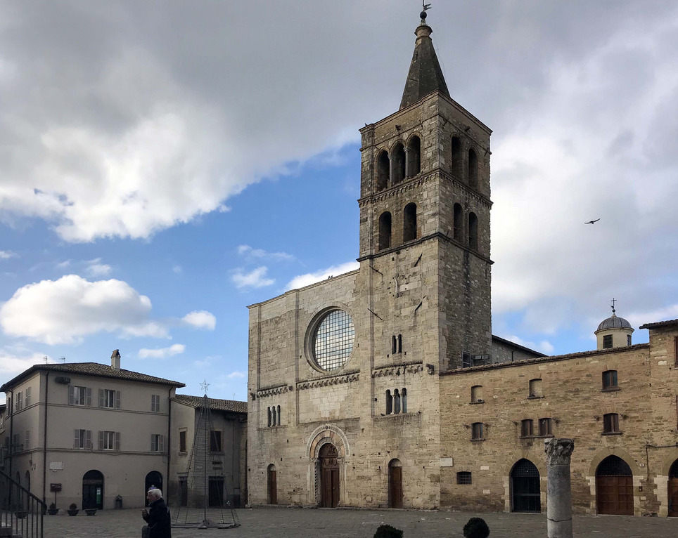 Umbría - La Iglesia de San Miguel Arcángel en Bevagna - Bevagna | Secret World Trip Planner