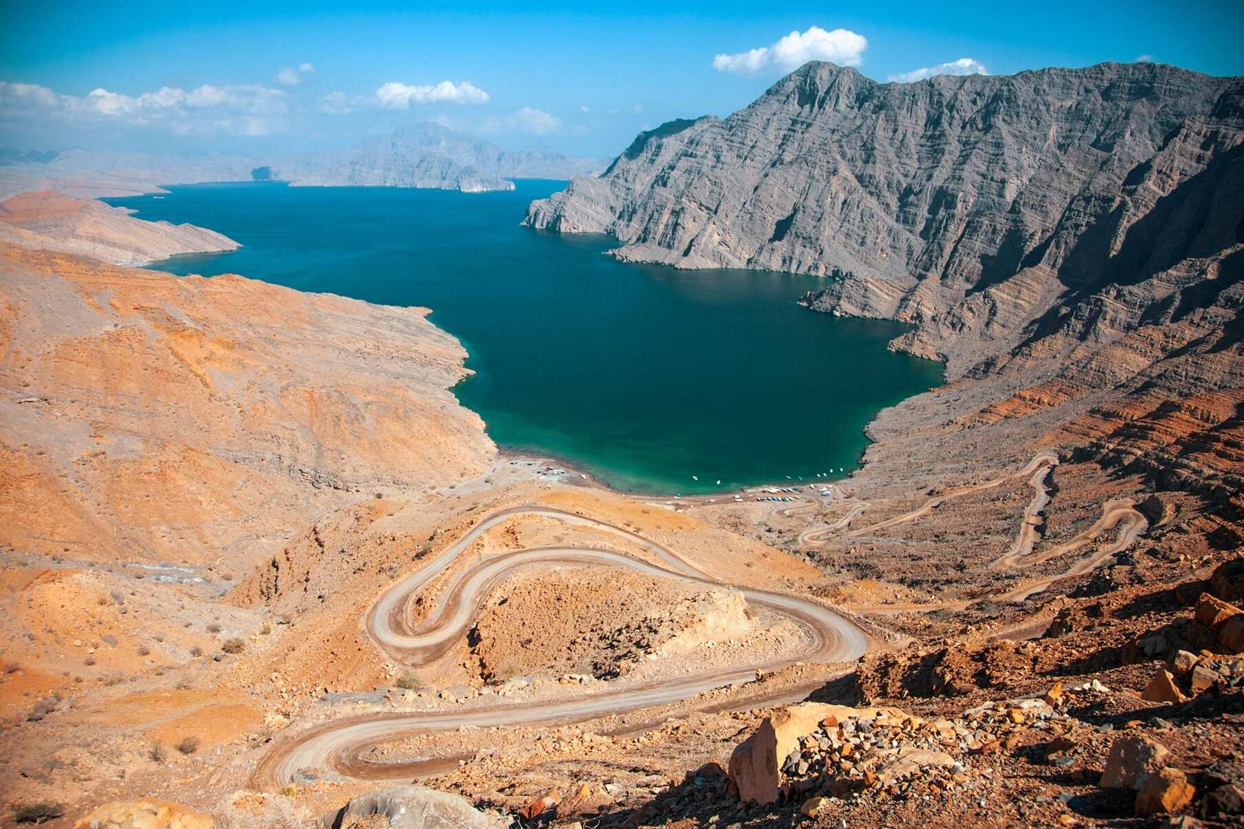 Viele Menschen vermissen die Halbinsel Musandam auf ihrer Oman-Reise, weil sie aufgrund der unterschiedlichen — governatorato di Musandam