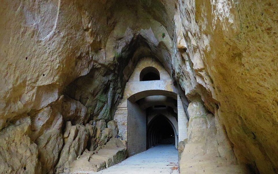 റൻ Crypta, also known as the old Cave of Pozzuoli - Napoli | Secret World Trip Planner