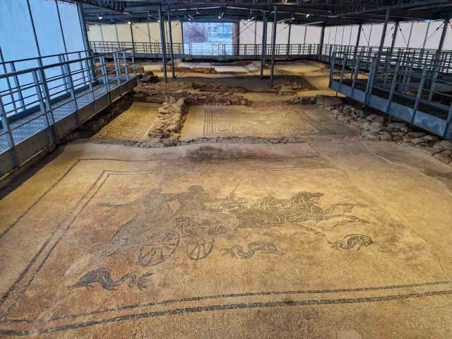 Óvenjuleg rómversk mósaík af Domus del Mito - Sant'Angelo In Vado | Secret World Trip Planner
