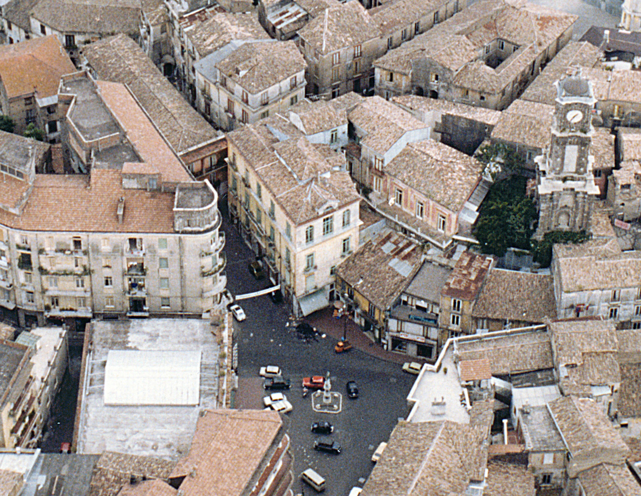 Dataran Amendola - Avellino | Secret World Trip Planner