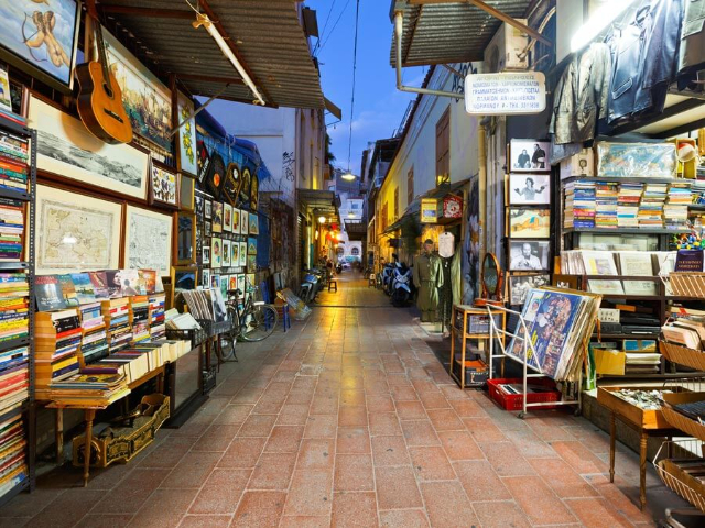 Monastiraki Flohmarkt: Ein Einkaufsparadies - Athina | Secret World Trip Planner