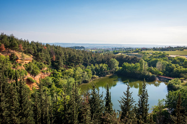 Der Thermi-Damm: Ein ruhiger Rückzugsort in der Natur — Thermi