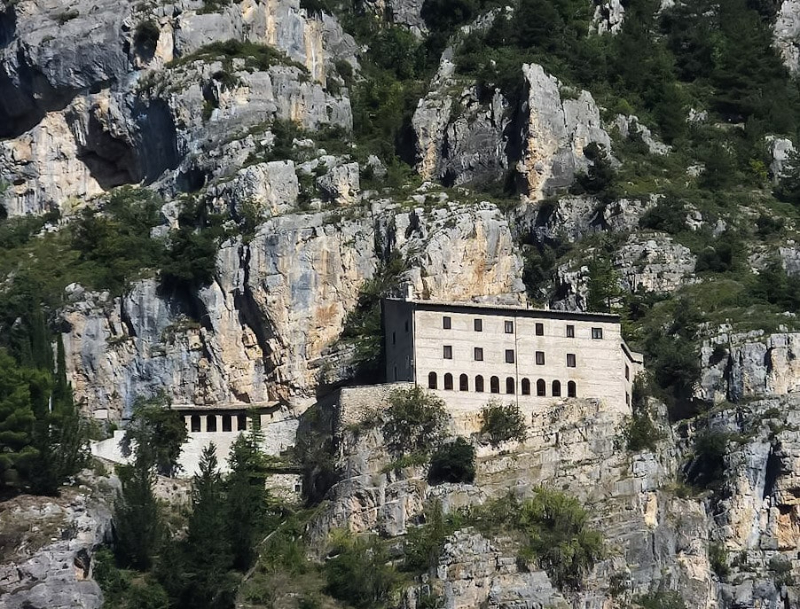 سلستين هيرميتاج سانت أونوفريو الموروني - Sulmona | Secret World Trip Planner