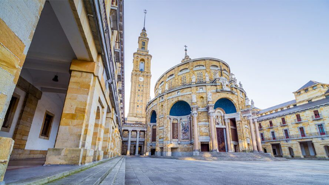 La chiesa ovale più grande del mondo - Gijón | Secret World Trip Planner
