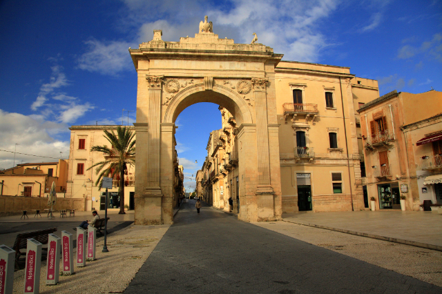 Porta Reale — Noto