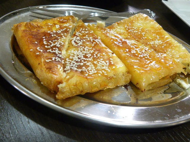 Saganaki mit Phyllo - Mesaria | Secret World Trip Planner