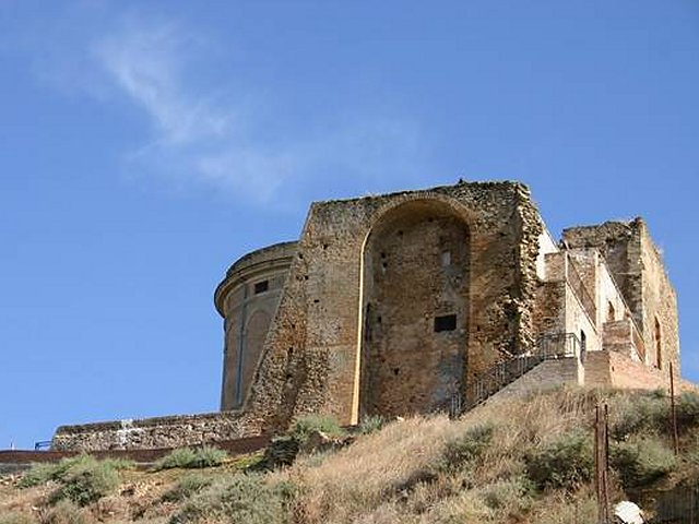 Руїни норманського замку - Pisticci | Secret World Trip Planner