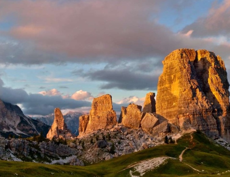 The Cinque Torri, in the beautiful Belluno Dolomites, between the Olympic city of Co - Cinque Torri | Secret World Trip Planner