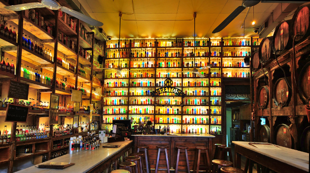 Plaka: Bar Brettos - Athina | Secret World Trip Planner