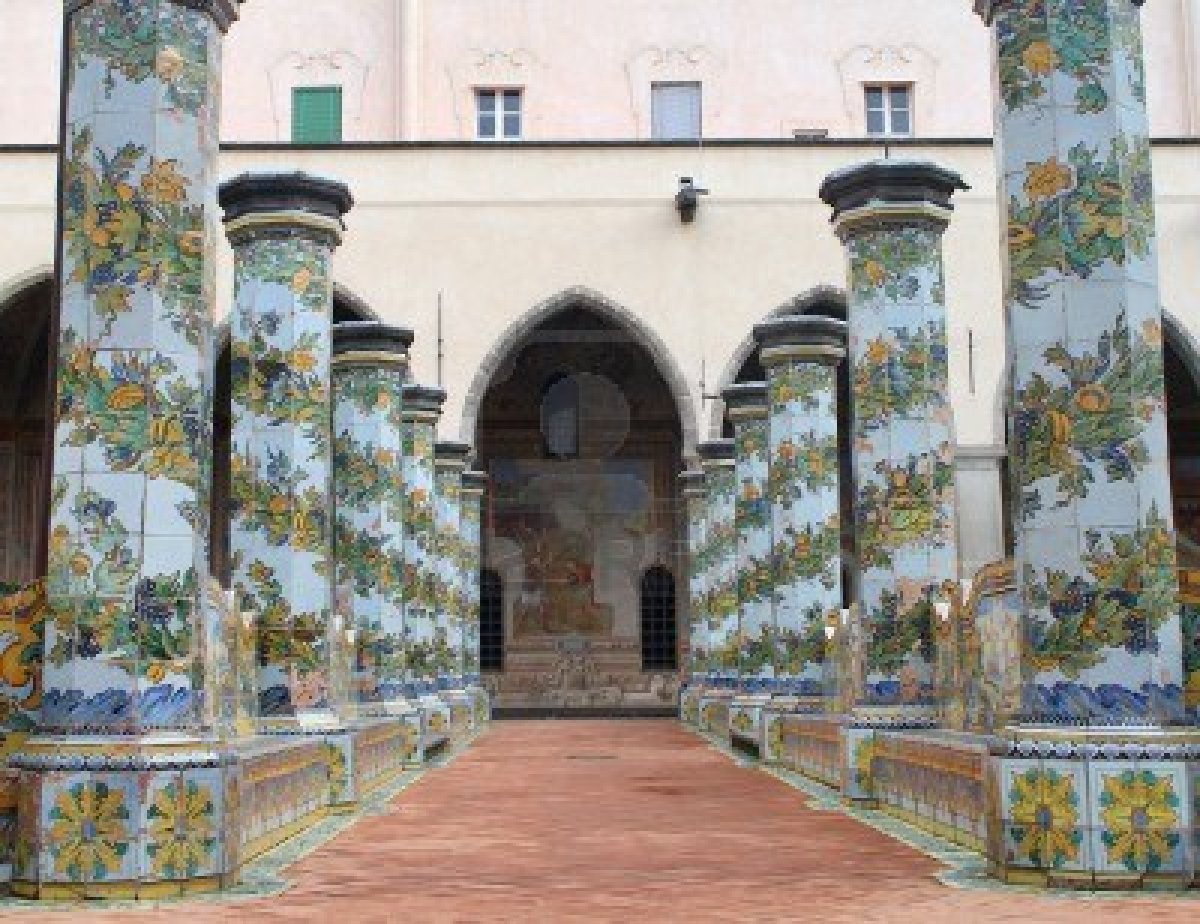 Cloître en majolique de Santa Chiara - Napoli | Secret World Trip Planner