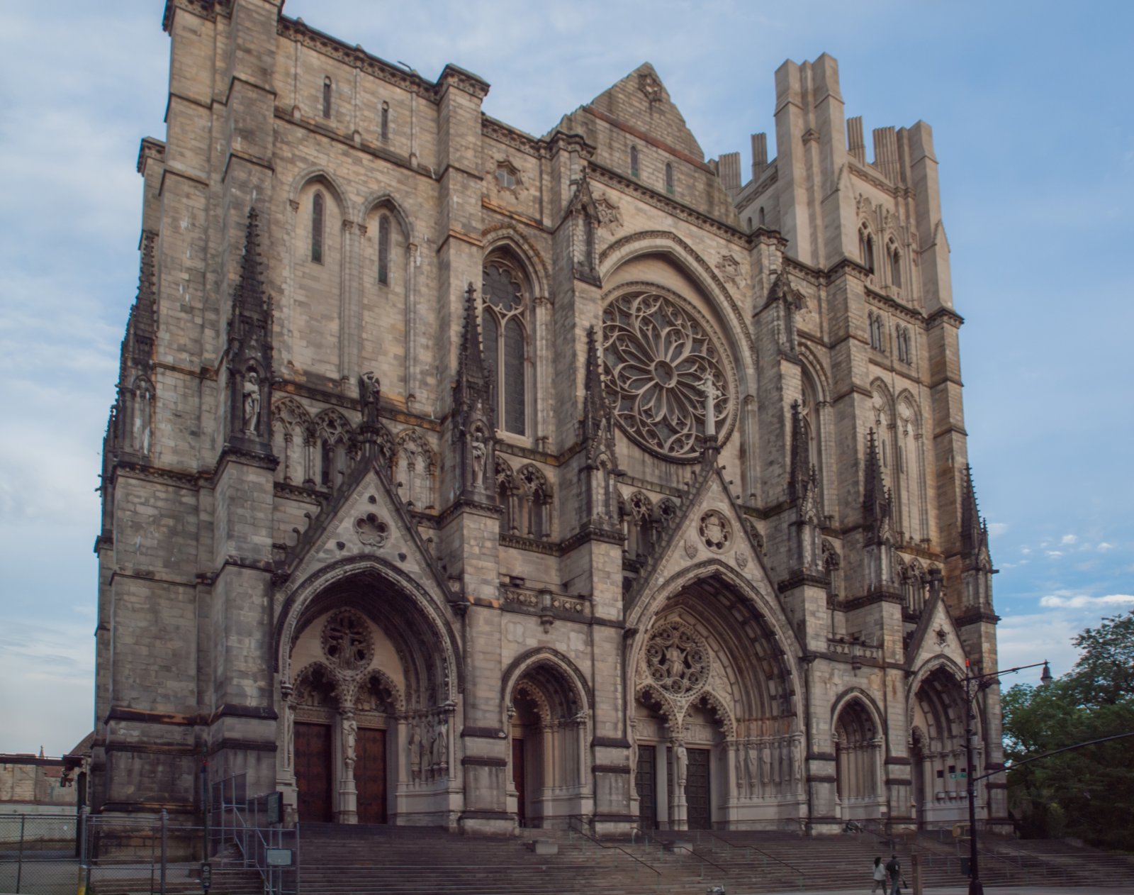 Die Kathedrale von St. Johannes dem Göttlichen - New York | Secret World Trip Planner