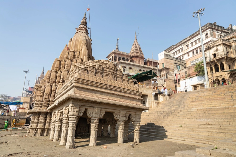 Ratneshwar Mahadev, der schiefe Tempel von Varanasi - Dayal Mahuva | Secret World Trip Planner