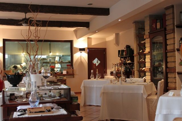 Estia Tavern - Brusciano | Secret World Trip Planner