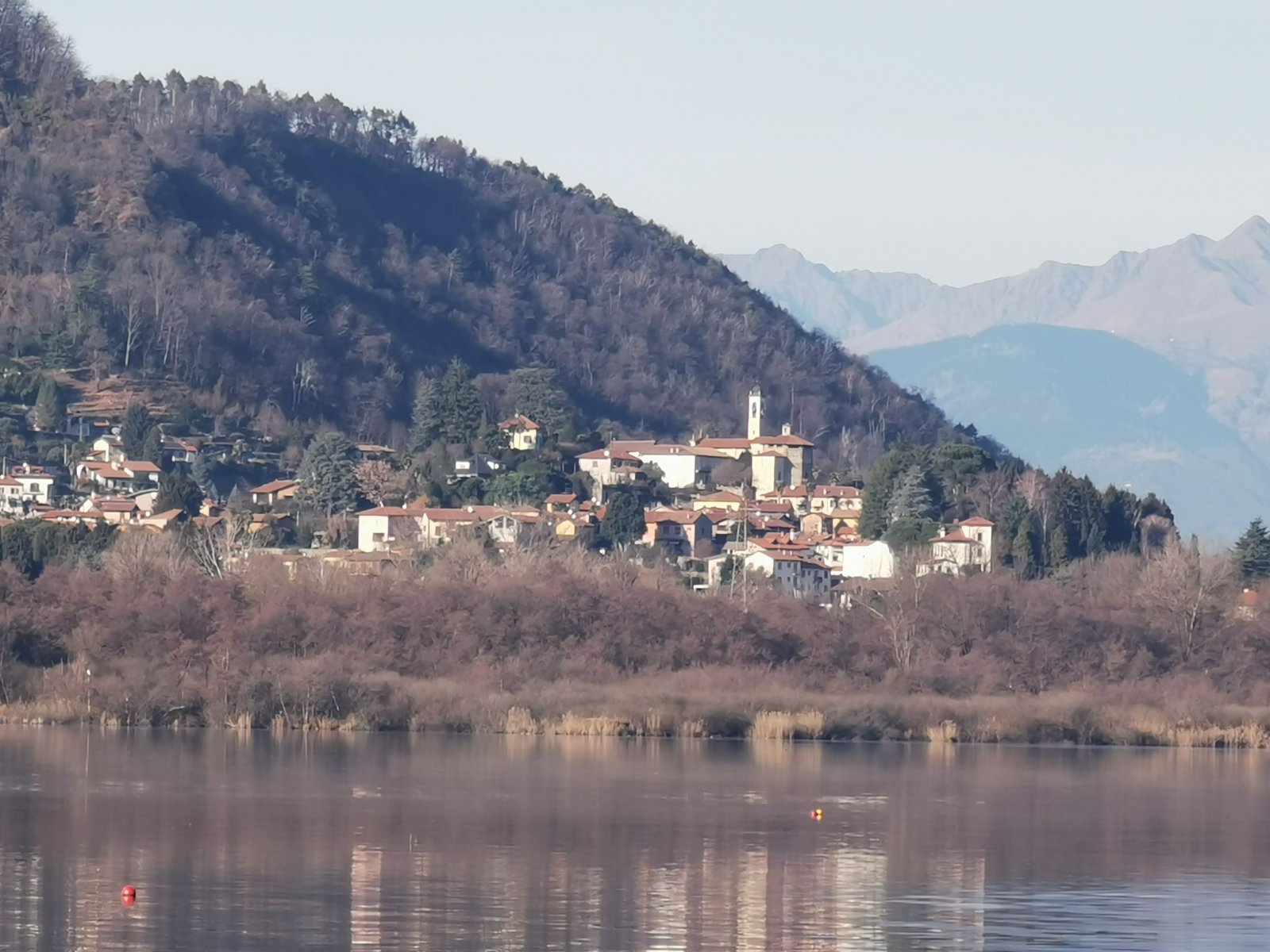 The lake of Comabbio - Lago di Comabbio | Secret World Trip Planner