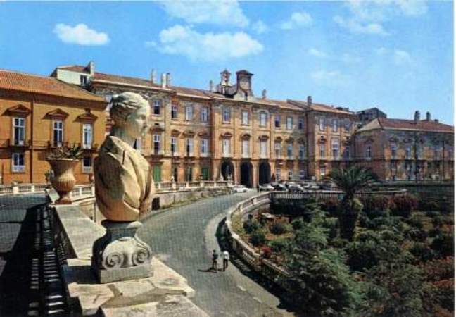 Paladset i Portici - Portici | Secret World Trip Planner