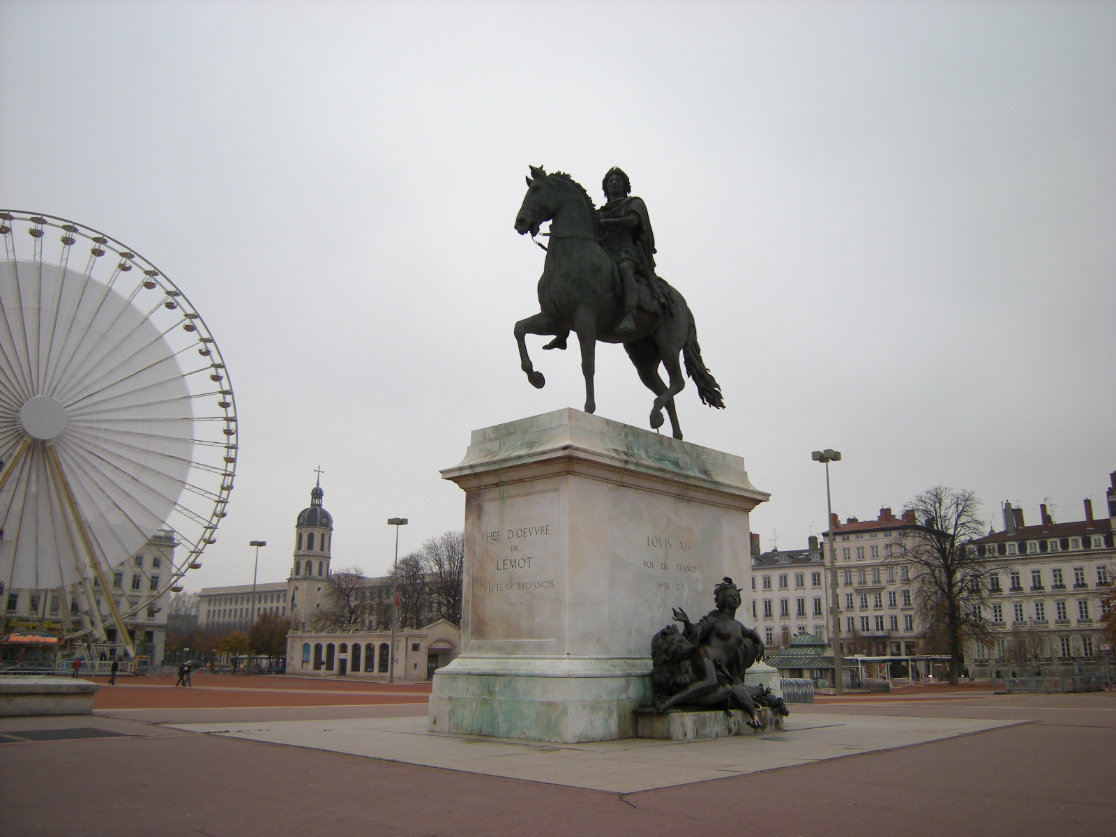 Place Bellecour, the heart of Lyon - Lyon | Secret World Trip Planner