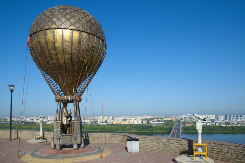Aussichtsplattform am Fedorowsky-Ufer und Jules-Verne-Denkmal - Nizhnij Novgorod | Secret World Trip Planner