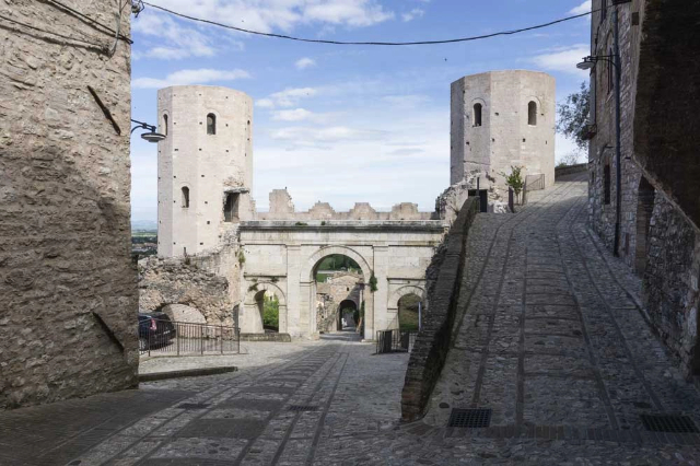 Залез на Порта Венере - Spello | Secret World Trip Planner