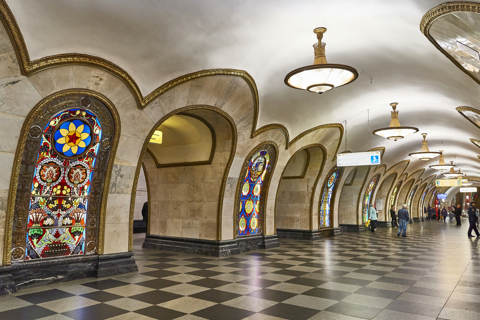 Novoslobodskaya :a nice station in the Moscow Metro - Mosca | Secret World Trip Planner