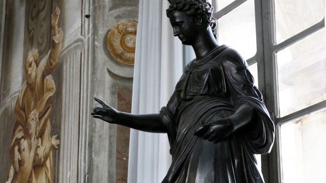 The six incredible sculptures in the Great Hall. - Genova | Secret World Trip Planner