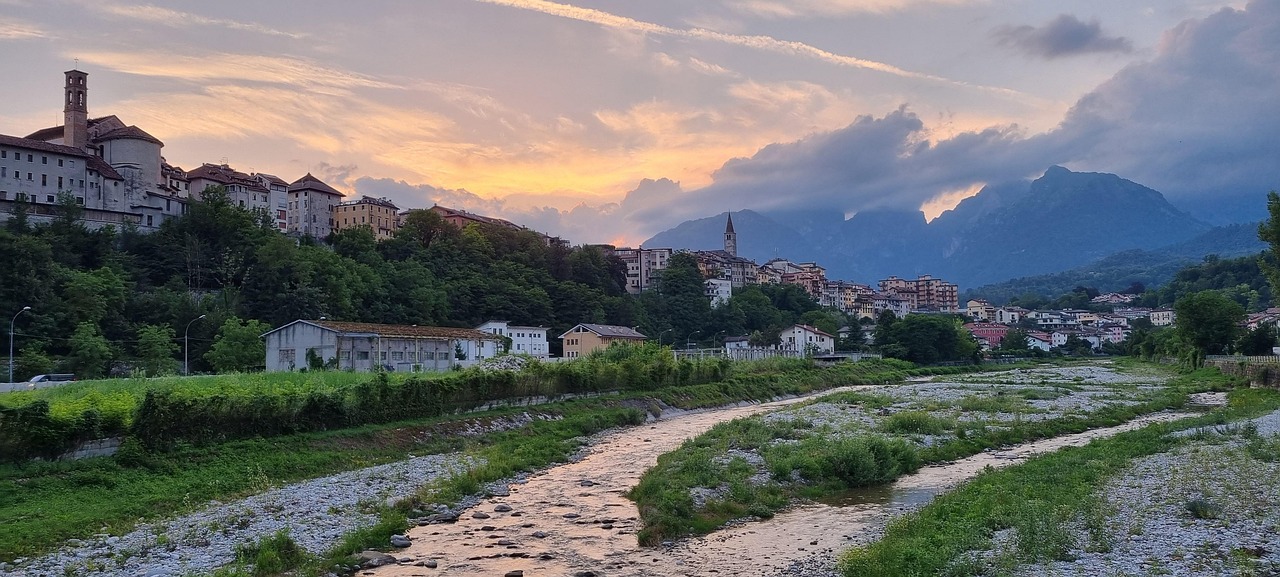 Belluno and its heart: Piazza dei Martiri - Belluno | Secret World Trip Planner