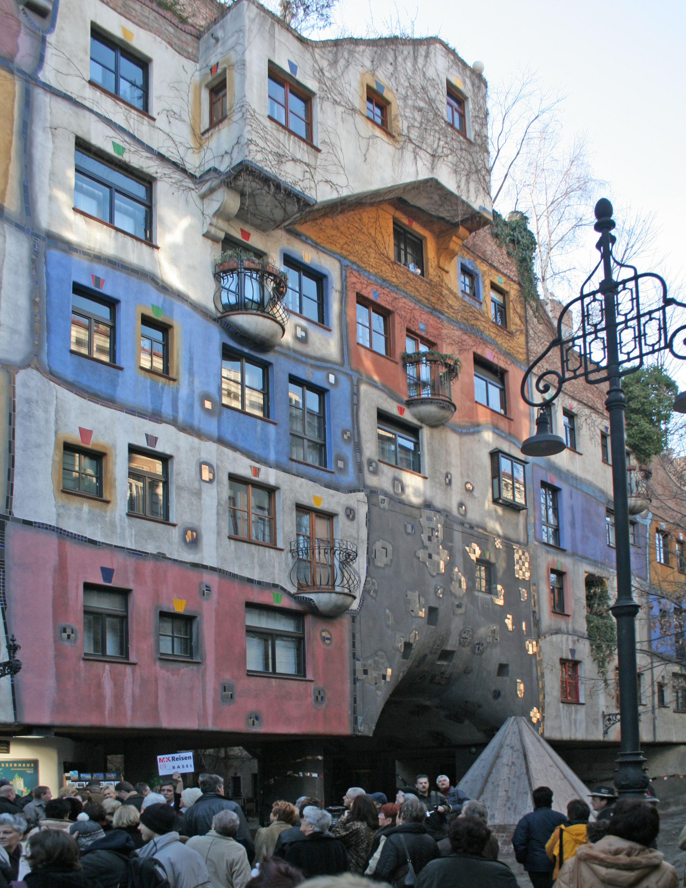 Hundertwasserhaus, Das farbige Gebäude - Wien | Secret World Trip Planner