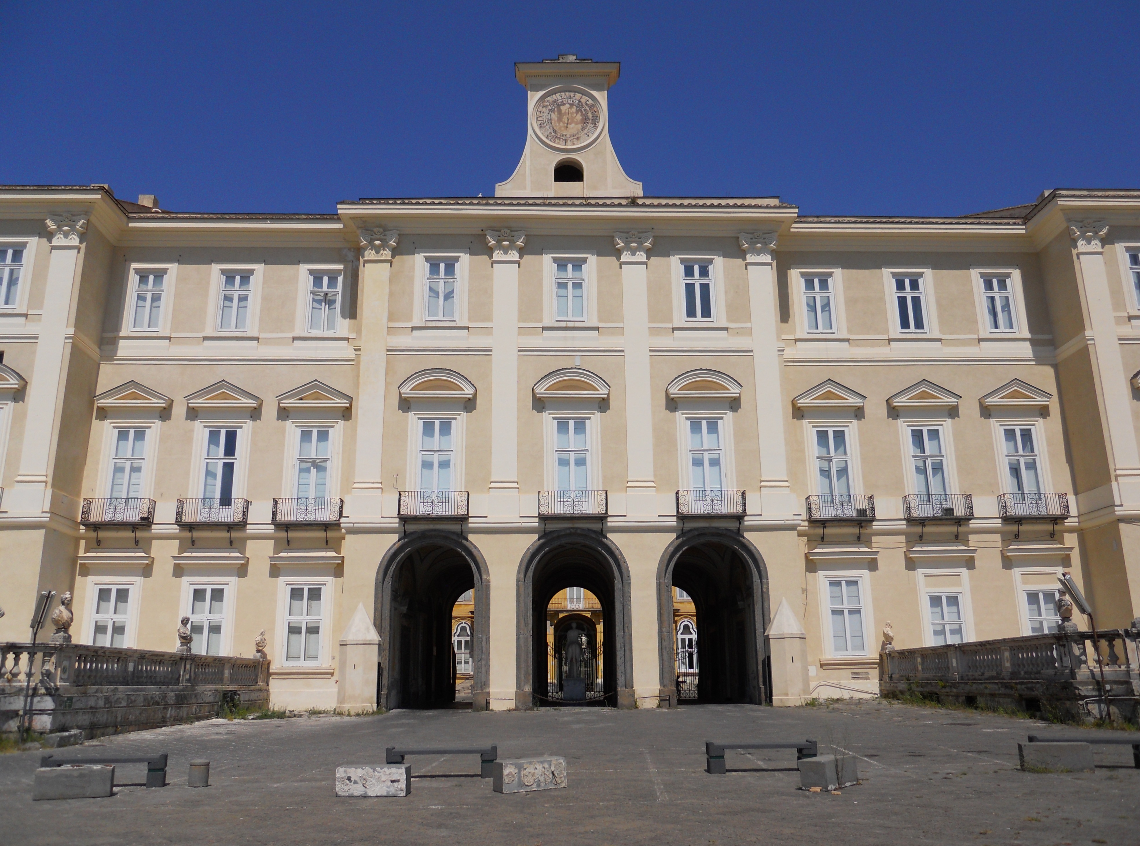 قصر بورتيشي - Portici | Secret World Trip Planner