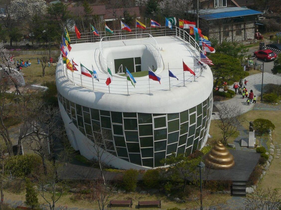 Ein Haus in Form einer Toilette, Haewoojae, was soviel bedeutet wie das Haus zur Befriedigung der eigenen Angst — Suwon
