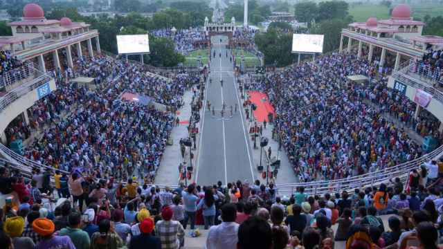 Wagah border ceremony - Hardo Rattan | Secret World Trip Planner