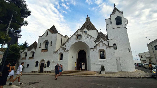 பதுவாவின் சான்ட் அன்டோனியோ தேவாலயம் - Alberobello | Secret World Trip Planner