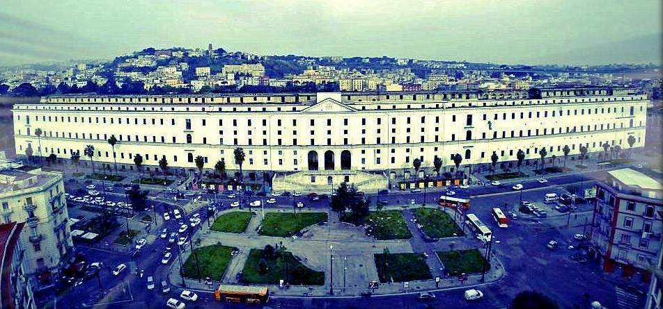 गरीबों का असली होटल - Napoli | Secret World Trip Planner