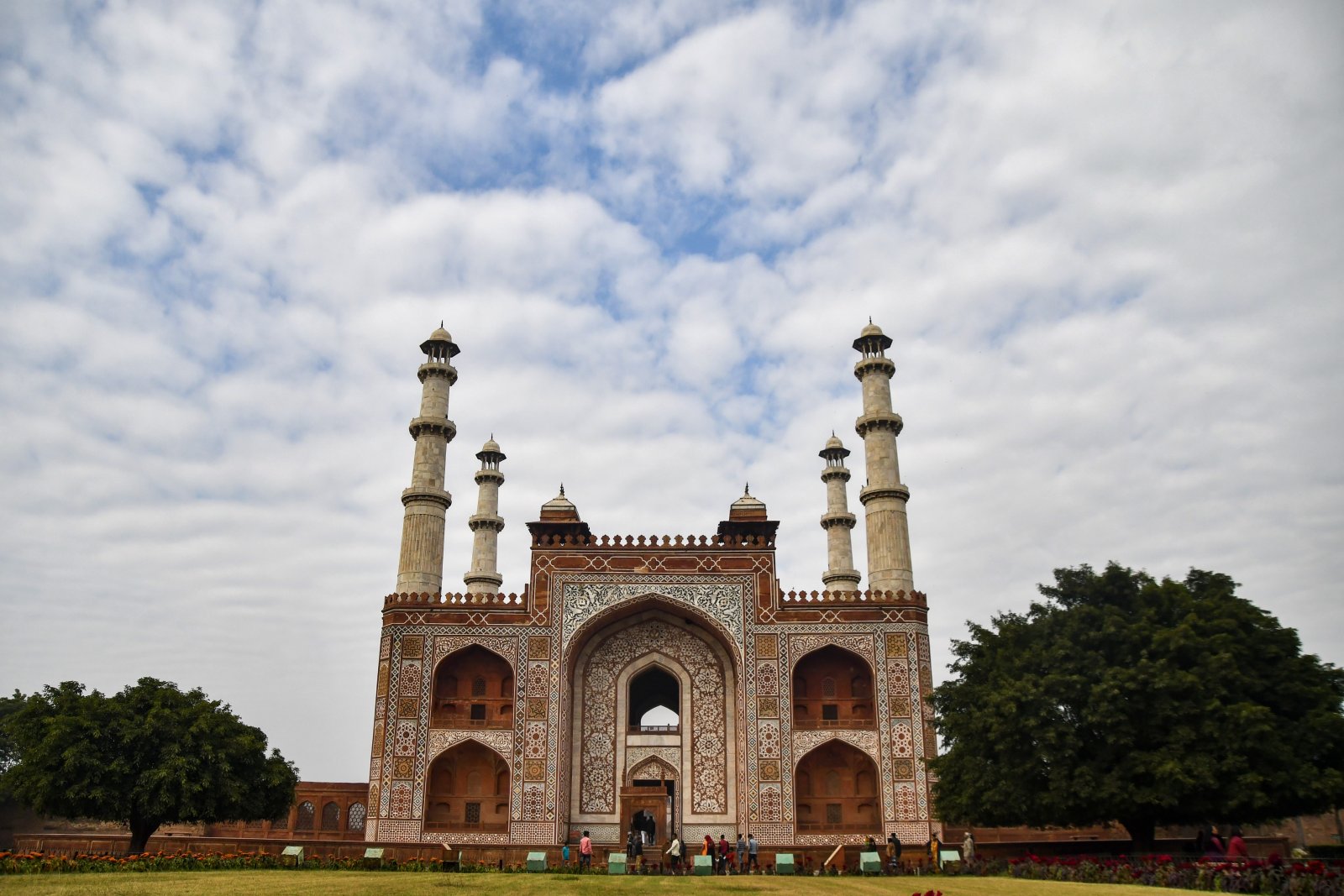 Grabmal von Akbar dem Großen - Agra | Secret World Trip Planner