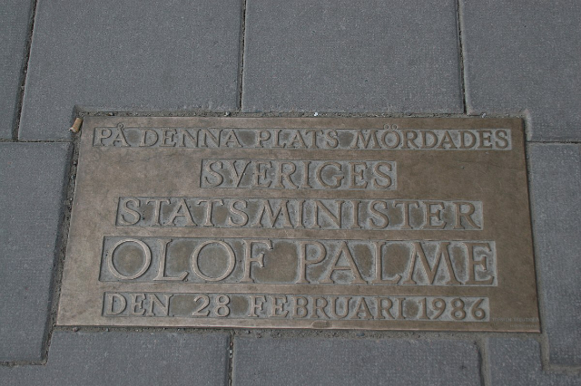  Gedenktafel für Olof Palme — Sveavägen 38