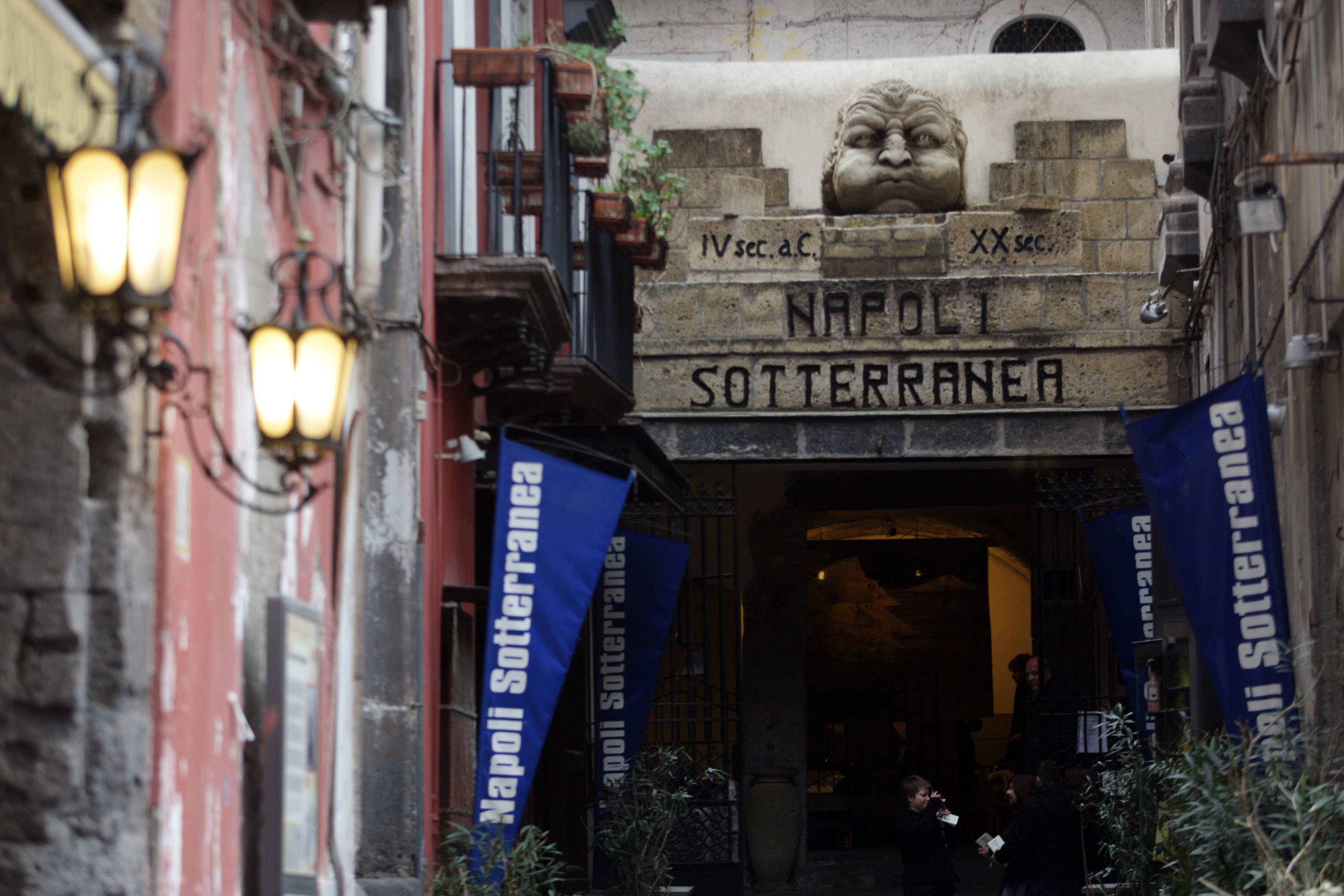 Площадь Сан Гаэтано - Napoli | Secret World Trip Planner