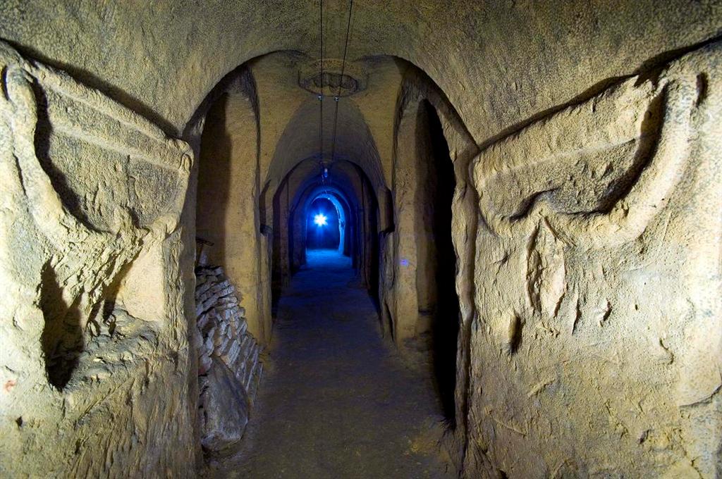 ওসিমোর গুহা - Osimo | Secret World Trip Planner