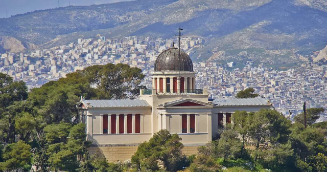 Die nationale Sternwarte von Athen - Thissio Visitor Center | Secret World Trip Planner