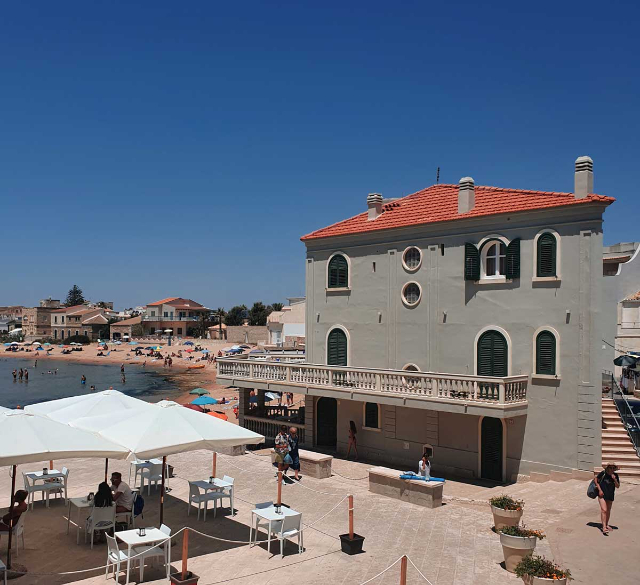 Das Haus von Montalbano - Punta Secca | Secret World Trip Planner