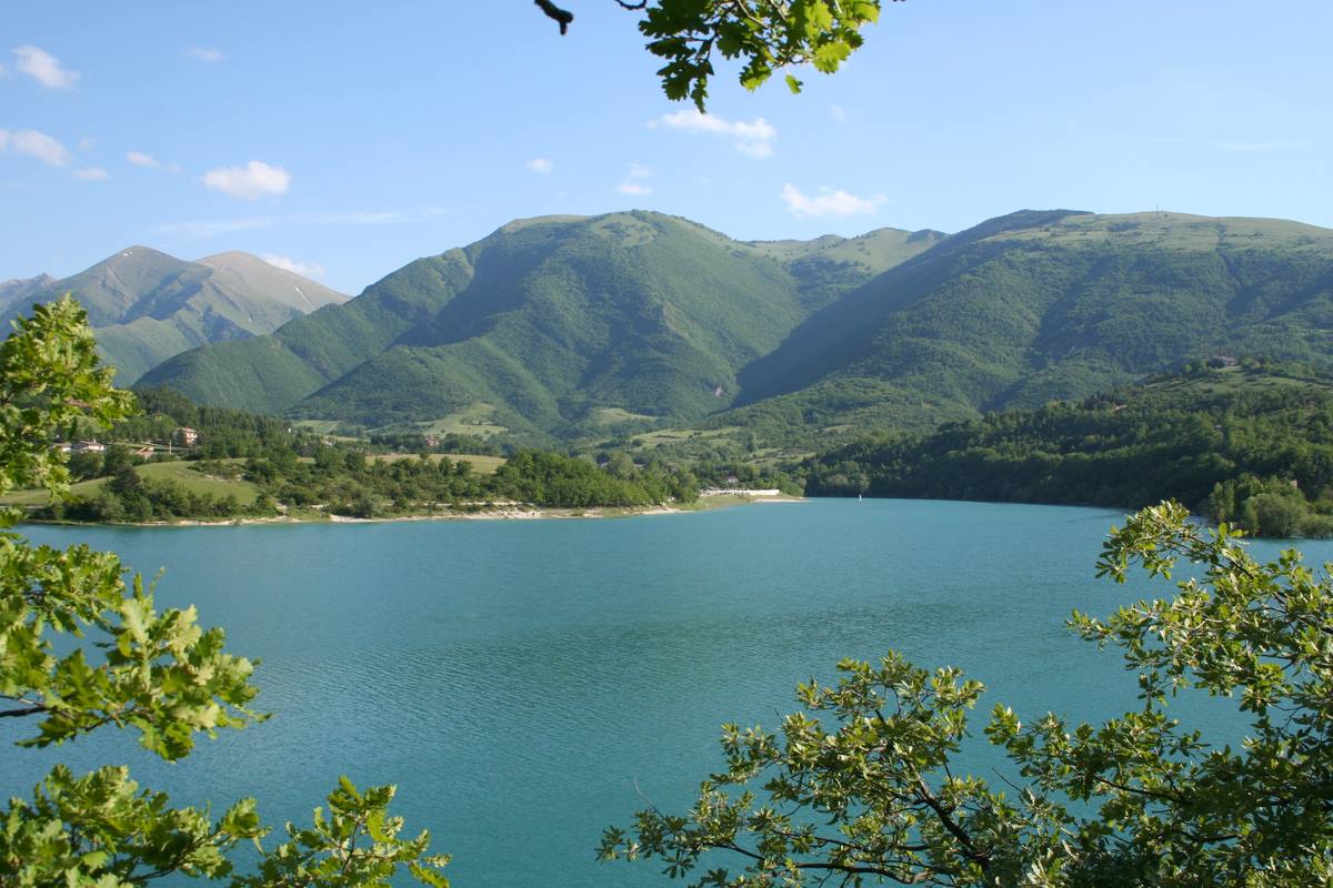 Езерото Fiastra - Lago di Fiastra | Secret World Trip Planner