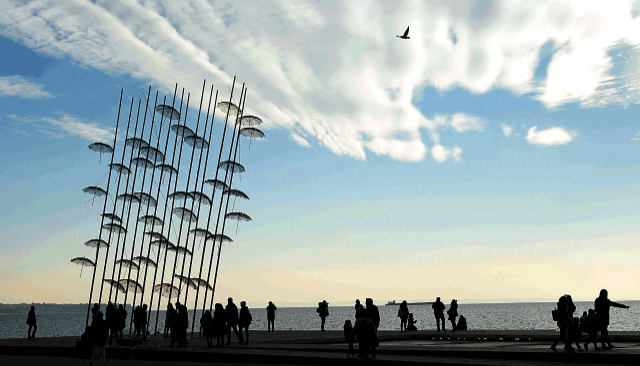 Gli ombrelli: Un faro d'arte e d'ispirazione a Salonicco — Thessaloniki