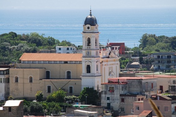 Bacoli และโบสถ์ของ Sant 'anna - Bacoli | Secret World Trip Planner