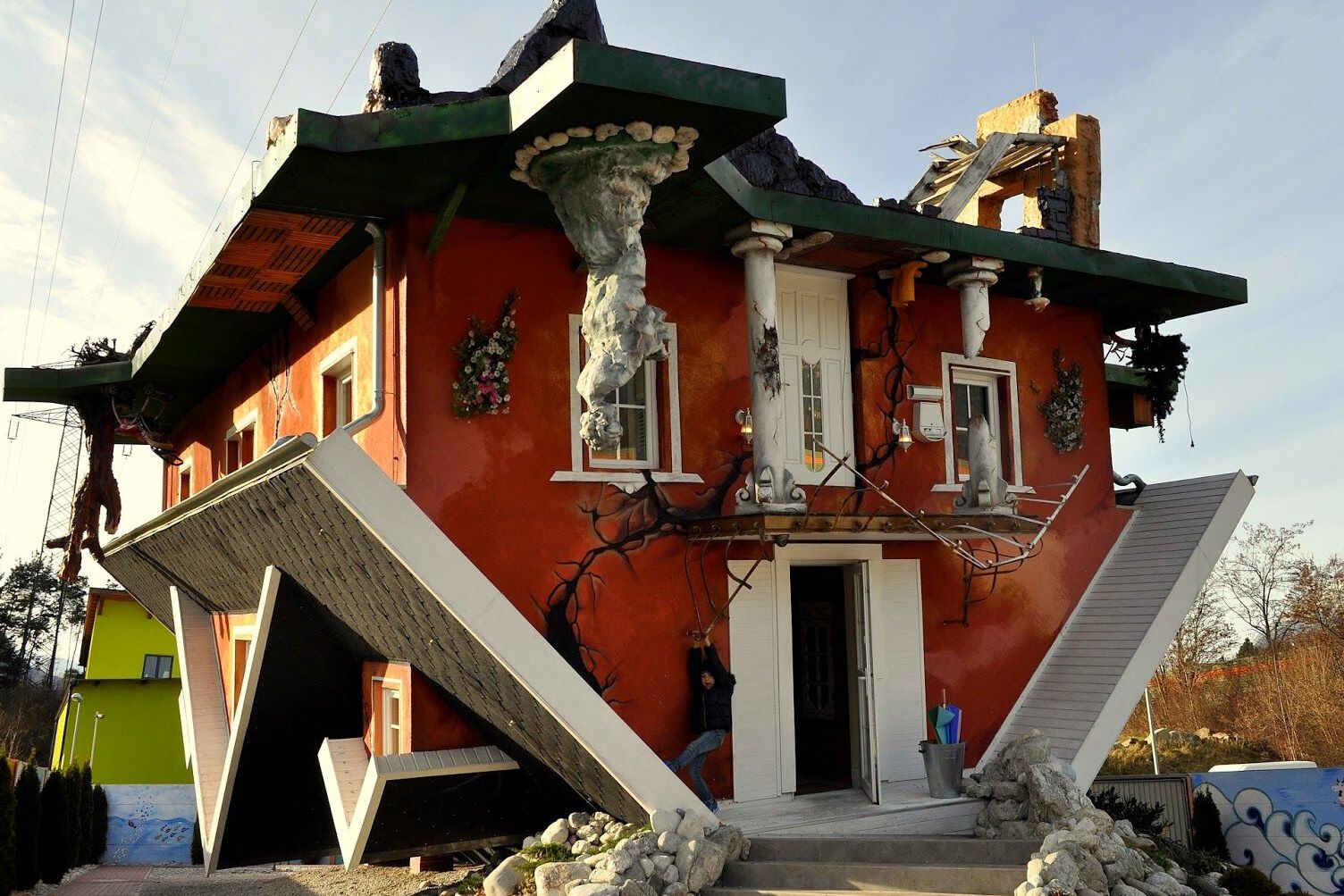 Haus steht Kopf, das auf dem Kopf stehende Haus — Terfens