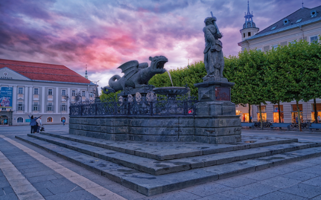 Lindwurm-Brunnen - Klagenfurt am Wörthersee | Secret World Trip Planner
