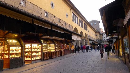 პონტე ვეკიო - Ponte Vecchio | Secret World Trip Planner